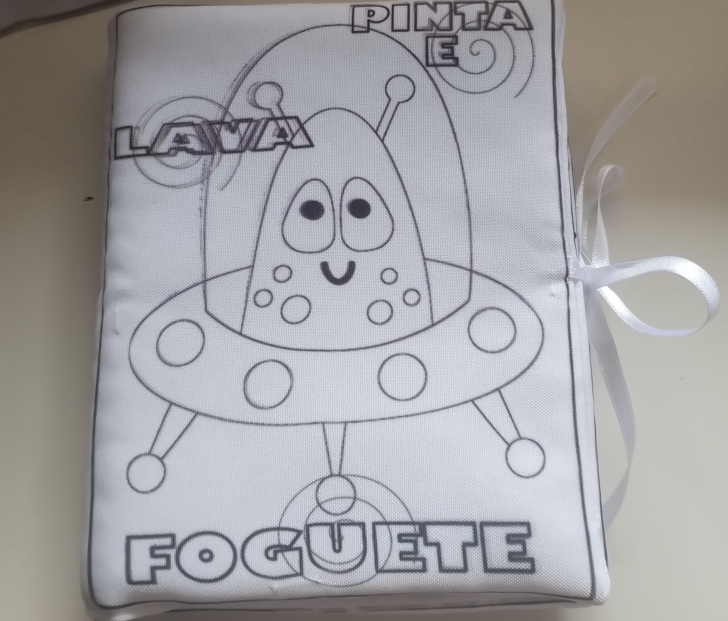 Livro de tecido Pinta é Lava 