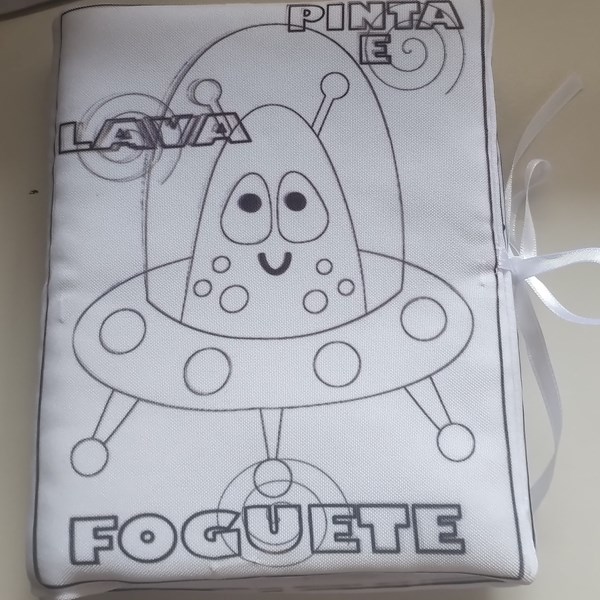 Livro de tecido Pinta é Lava